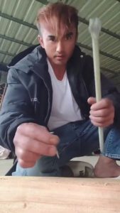 This guy's hammer handling is impressive