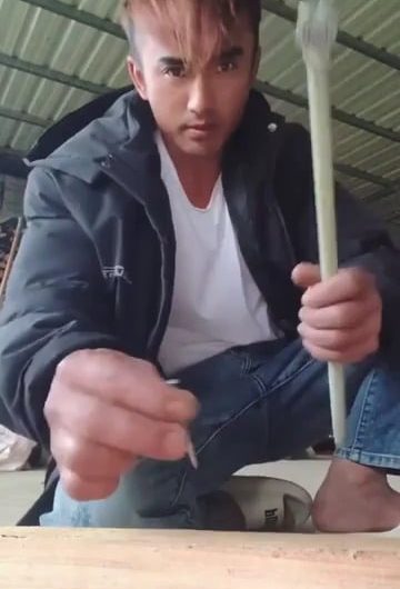 This guy’s hammer handling is impressive