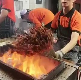 This is how you cook all bbq skewers in one go