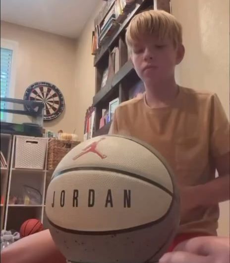 This kid stacked a dice and a fidget spinner on a bottle and still pulled off an insane bottle flip. Level of precision is unreal.