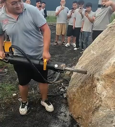 This rock splitter