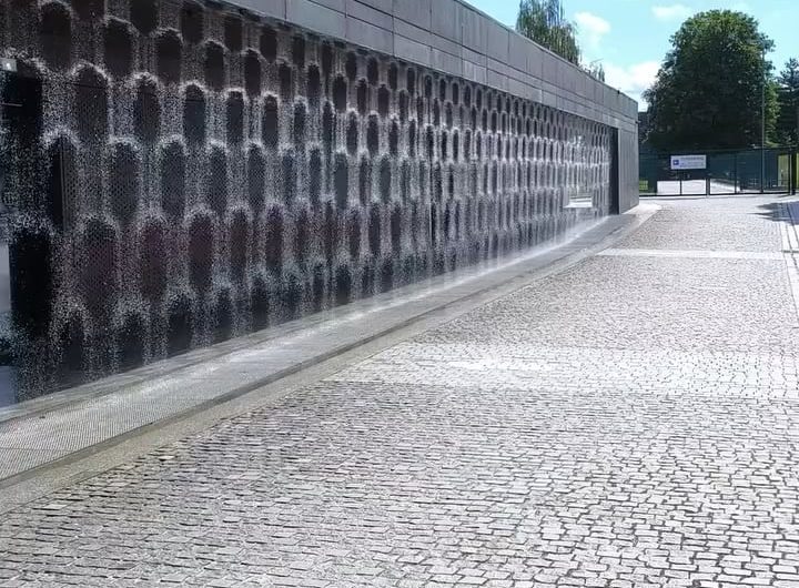 This water fountain at Hydropolis science center