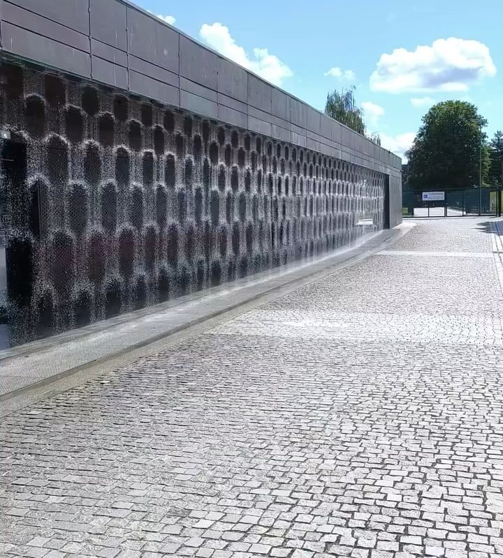 This water fountain at Hydropolis science center