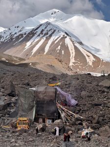 Tibetan buddhist temples often boast spectacular views. This one is located next to a glacier at an altitude of almost 5000metres. Truly impressive imo. [OC]