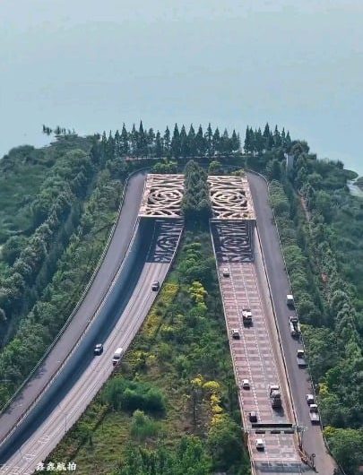 Tunnel under a lake, Haicao Tunnel, Kunming, China