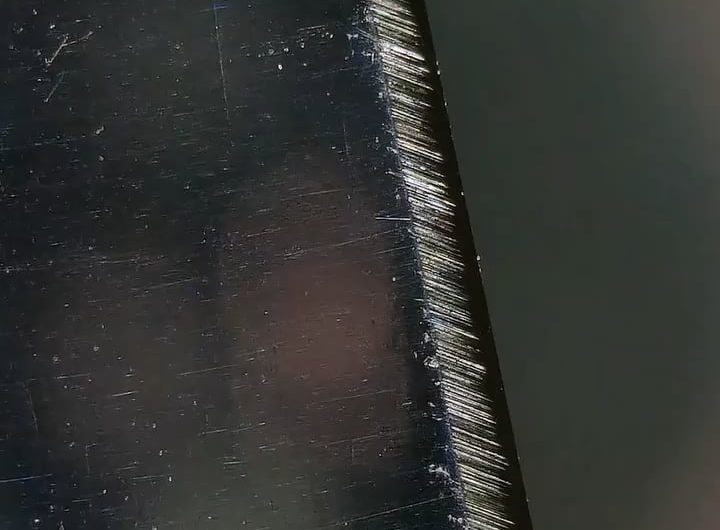 Ultrasonic knife cutting paper with vibrations Off & On