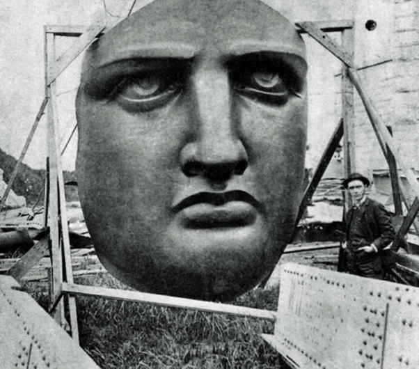Unpacking the Statue of Liberty in 1885