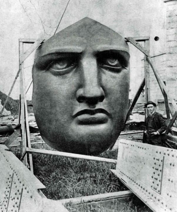 Unpacking the Statue of Liberty in 1885