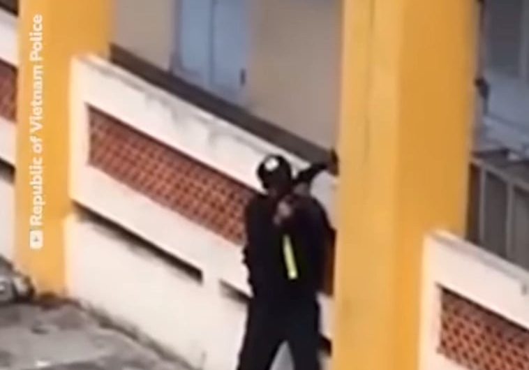Unusual way to Enter a Building used by Vietnamese Police