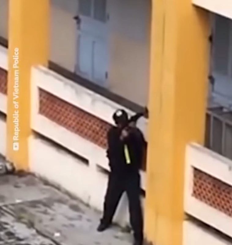 Unusual way to Enter a Building used by Vietnamese Police