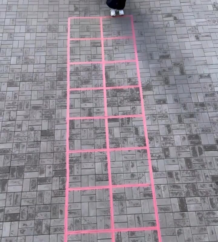 When girls have fun - dancing on the street