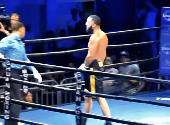 When referees fight back in boxing