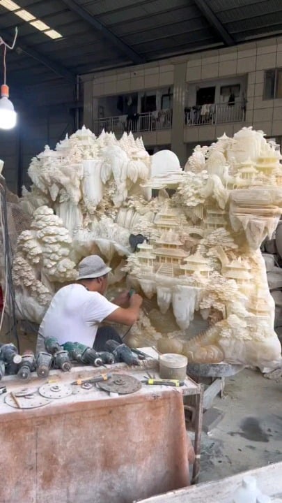 White jade carving in China