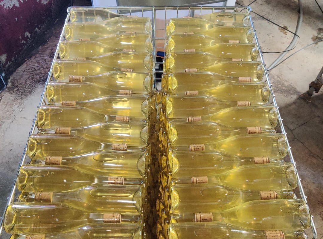 Wine bottles stacking