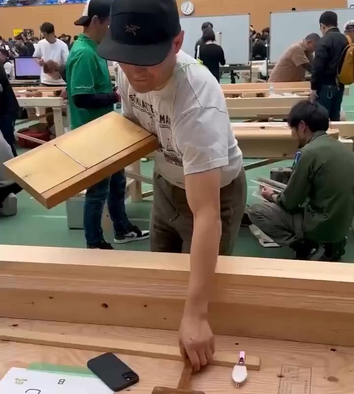 Wood planing competition for thinnest plane of wood