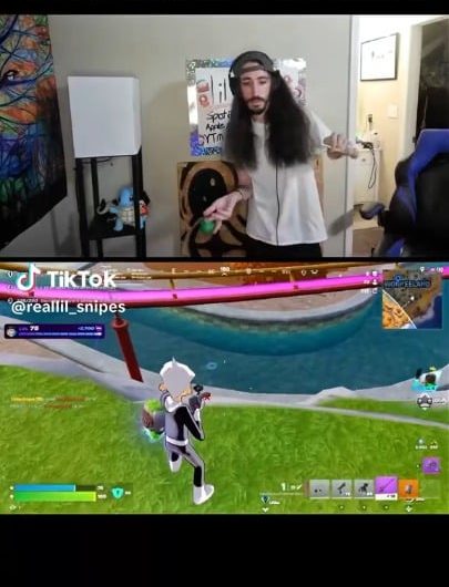 this guy plays kendama and video games at the same time and is really good lol