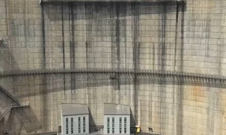 Gates opening on the Kawamata dam