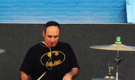 Juggling and drumming at the same time