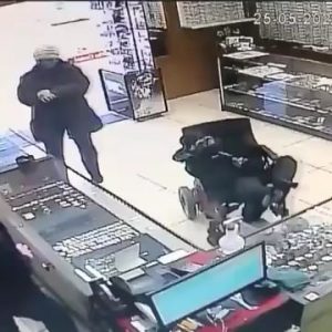 Man with no arms commits armed robbery