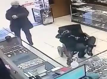 Man with no arms commits armed robbery
