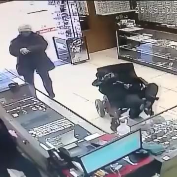 Man with no arms commits armed robbery