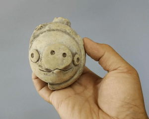 This is a 3,000-year-old clay pig found in 2020 at the Lianhe Ruins in China.