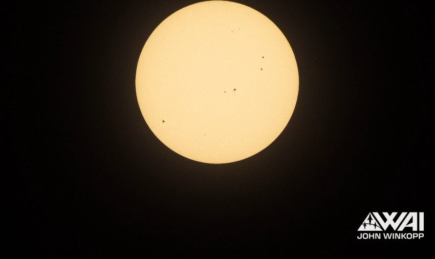 Video of Starlink 10-53 solar transit. This visually shows perfectly why there are 4 sonic booms during re-entry.